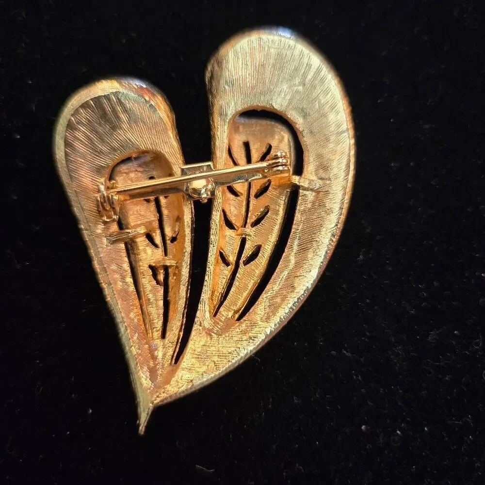 Vintage Gold Tone Heart Brooch Pin